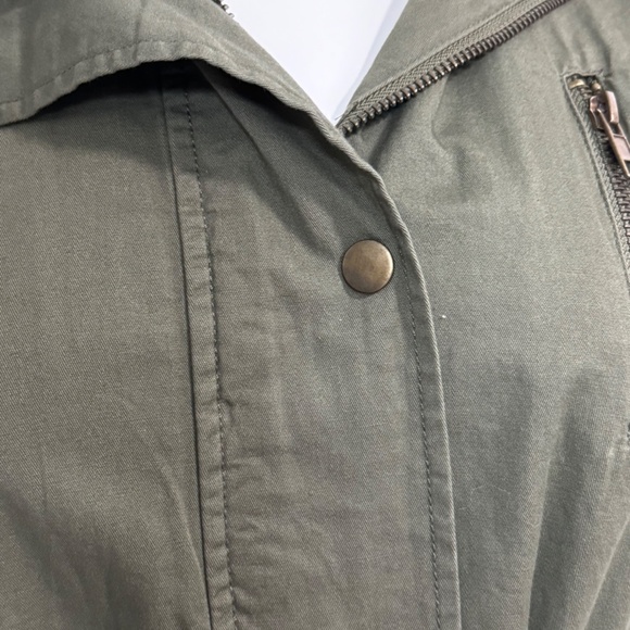 Lightweight Vintage Jacket with Plaid Accents - Picture 5 of 13